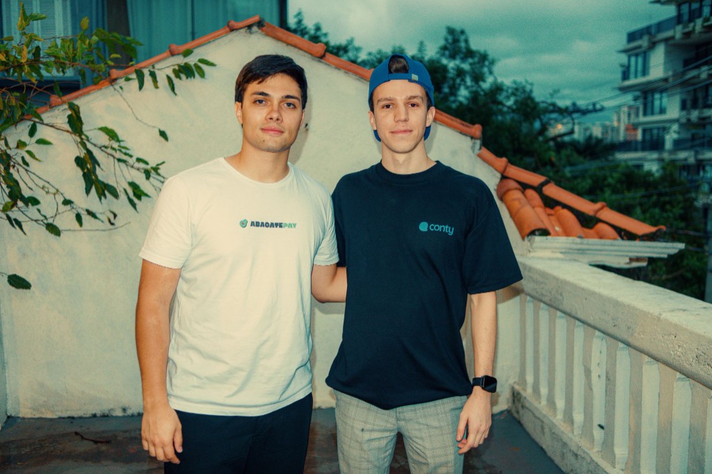 Time Conty e AbacatePay no evento